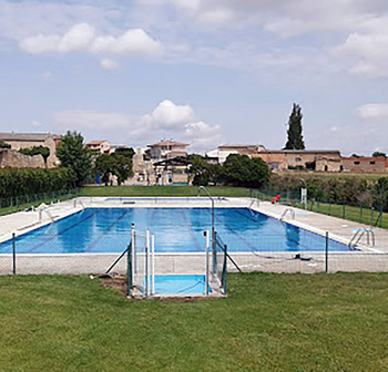 Aguas revueltas (y denuncias) en las piscinas de Sasamón