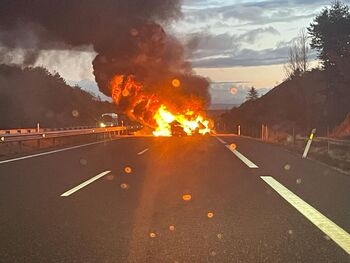 Una protesta agraria corta la A-1 en Gumiel de Izán