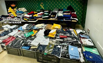 Investigado un feriante por vender ropa falsificada en Lerma