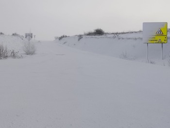 La nieve cubre carreteras de la Sierra y el norte de Burgos