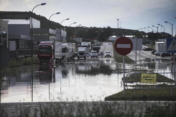 Aguas trabaja para frenar las inundaciones en Villalonquéjar