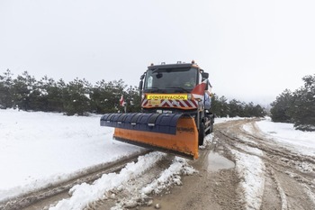 La nieve cubre carreteras de la Sierra y el norte de Burgos