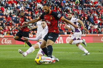 El Mallorca, con diez, tumba al Girona