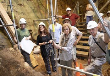 La reina Doña Sofía visita los yacimientos de Atapuerca