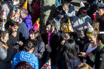 Campanadas alternativas con 12 gominolas y charanga