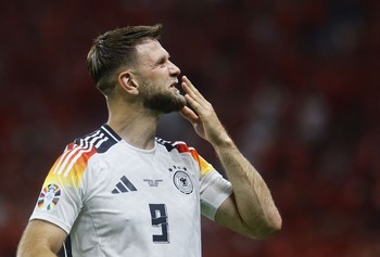Füllkrug salva el liderato para Alemania