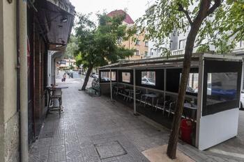 Más de 50 bares no han quitado la terraza de los aparcamientos