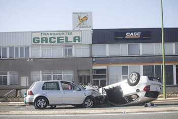 Dos heridos graves en una brutal colisión en el polígono