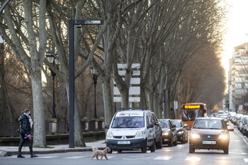 Dos heridos al colisionar tres coches en la avenida Arlanzón