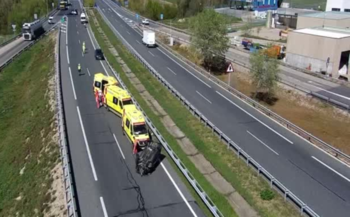 Chocan dos vehículos en la A-1 a la altura de Aranda