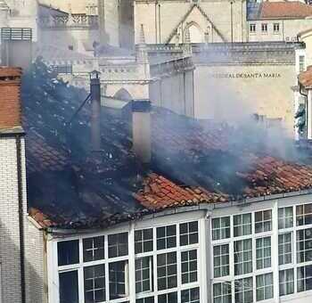 Clausuran el edificio en el que el fuego calcinó 2 buhardillas