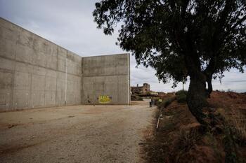 Mahamud levanta un frontón y sondea proyectos para el viejo