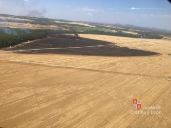 Arden 28 hectáreas y una retroexcavadora en la granja Báscones