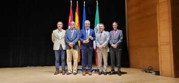 Burgos recibe la Escoba de Oro por sus servicios de limpieza