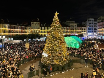 La Navidad ya brilla, suena y huele en la ciudad