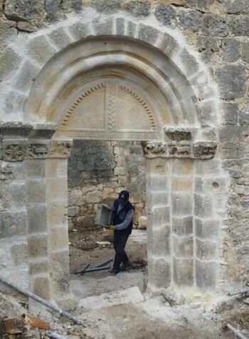 Ahedo de Bureba salva de la ruina parte de su iglesia románica