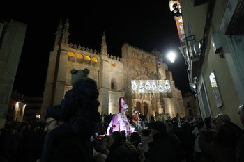 Los Reyes Magos recrean la fachada de Santa María en Aranda