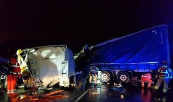 Un camionero herido en un aparatoso accidente en la A-1