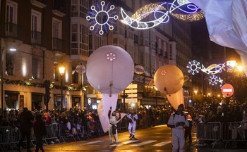 Un millar de personas y 14 carrozas en la cabalgata de Reyes