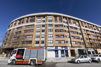 Tres afectados por inhalar humo en un incendio en una vivienda