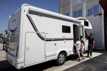 Cartel de completo en empresas de alquiler de autocaravanas